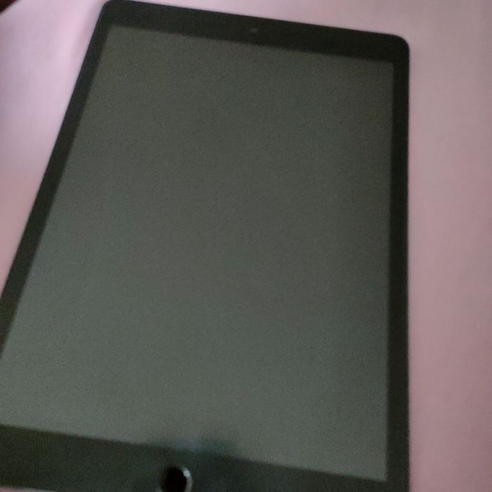 Ipad 7-go pokalenie 32gb yangi 3 oy ishlatilgan sastayani zur abmen bo