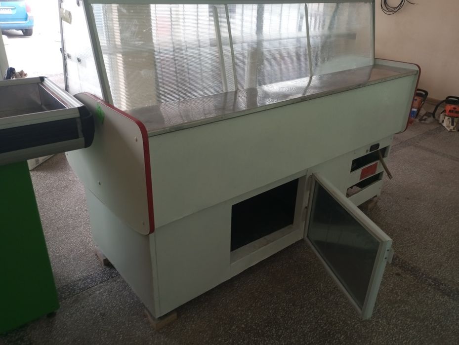 Хладилна витрина