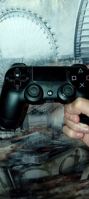 Плейстайшен 4 продам