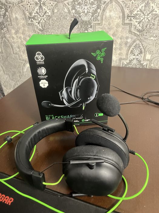 Наушники Razer Blackshar, мышь logitech g102, коврик игровой