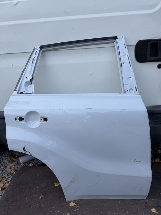 Врата Suzuki Vitara 3 2015 год.-