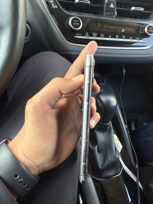 Продам айфон 11 128гб