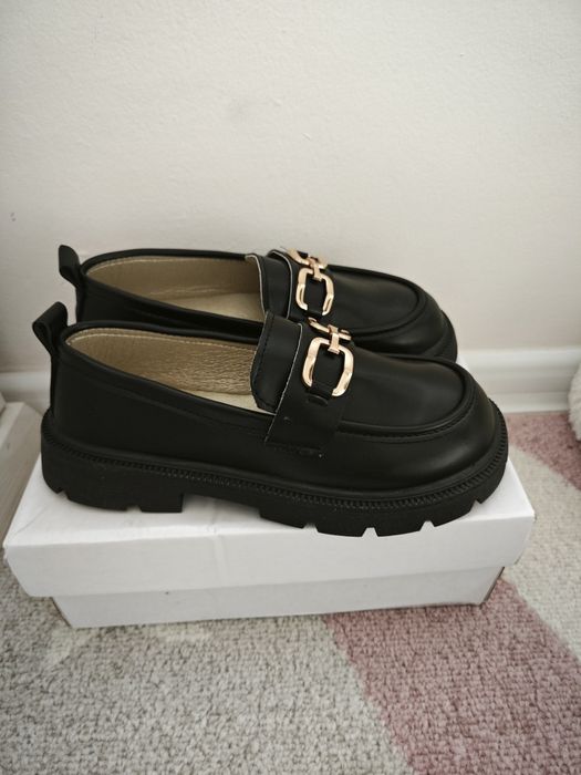 Чисто нови детски обувки