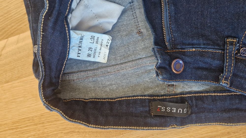 Blugi Guess W 29 L 30