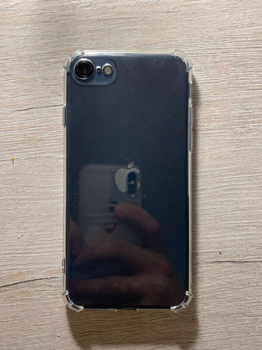 продам айфон се 2020