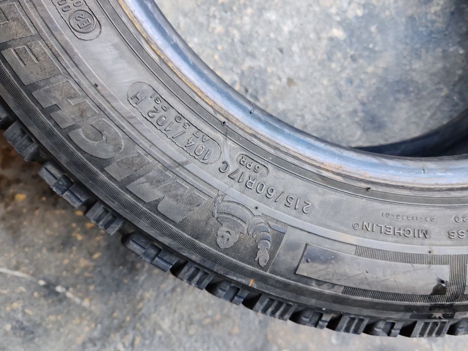 Vând cauciucuri 215/60/17 C M+S set complet