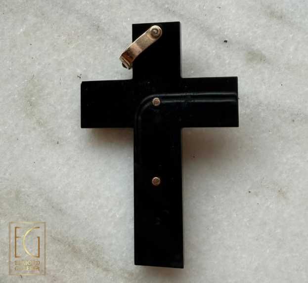 Pandantiv cruce din onix, decorat cu perle