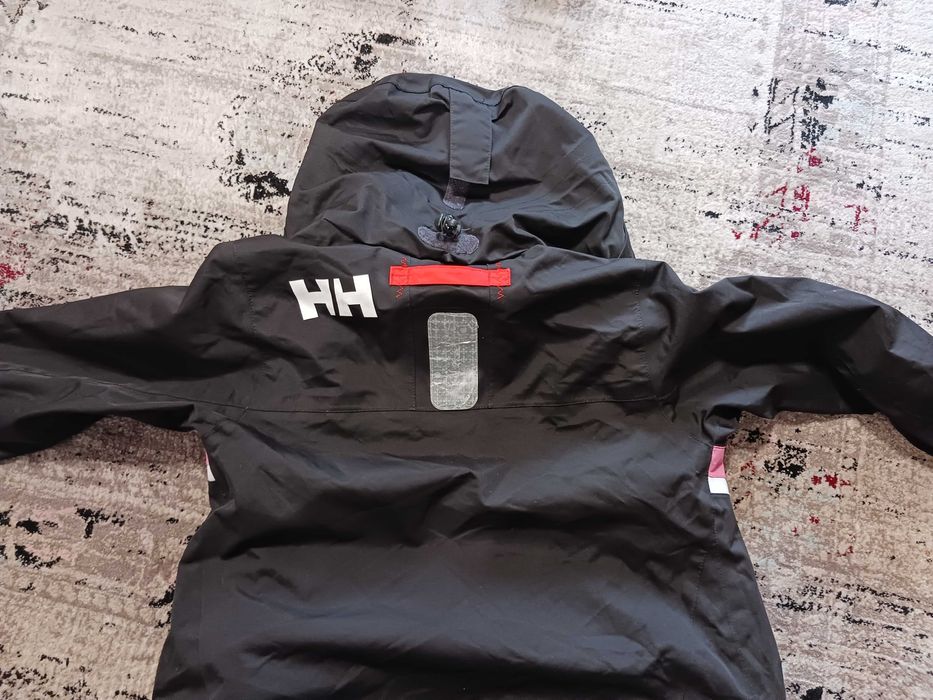 Дамско яке - ветро и водоустойчиво H/H размер XS - 59.99 лв.