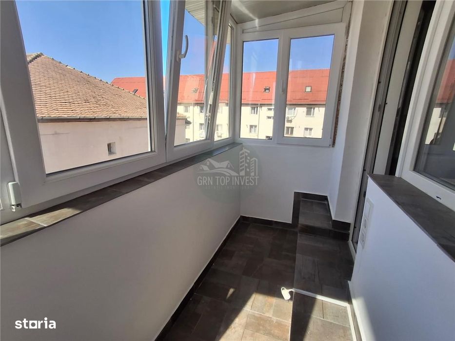 Apartament 3 camere balcon zona Vasile Aaron