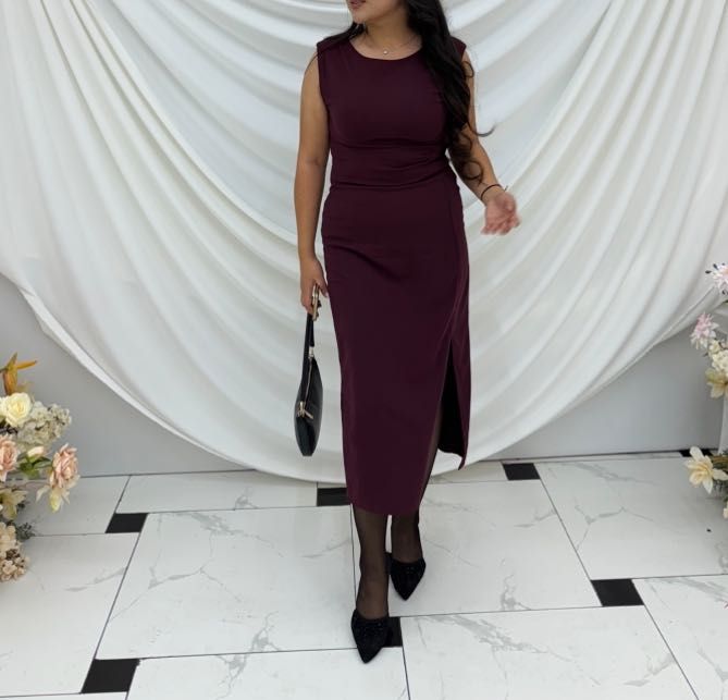 Платье длины миди