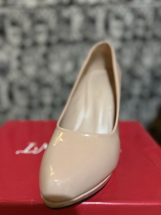 Pantofi cu platforma nude