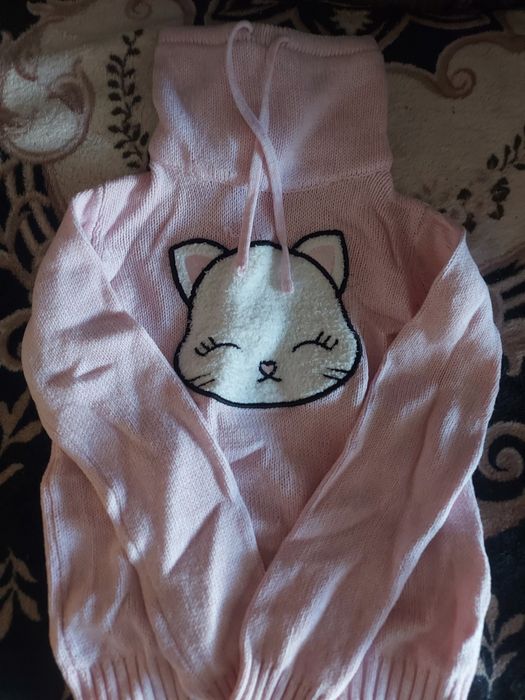 Продам свитер на девочку 5-6 лет