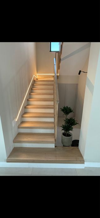 Trepte din lemn masiv de stejar