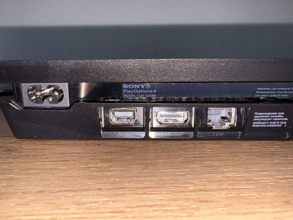 Sony Play Station 4 в отличном состояний