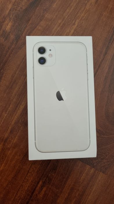 iPhone 11  белый  , 64GB  .