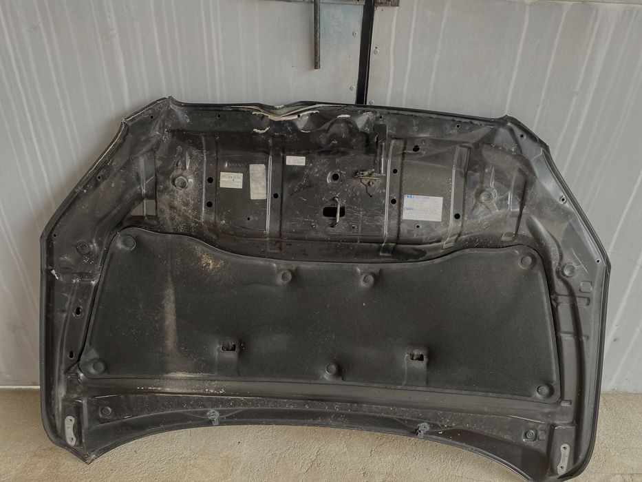 Мятый капот на Rav4