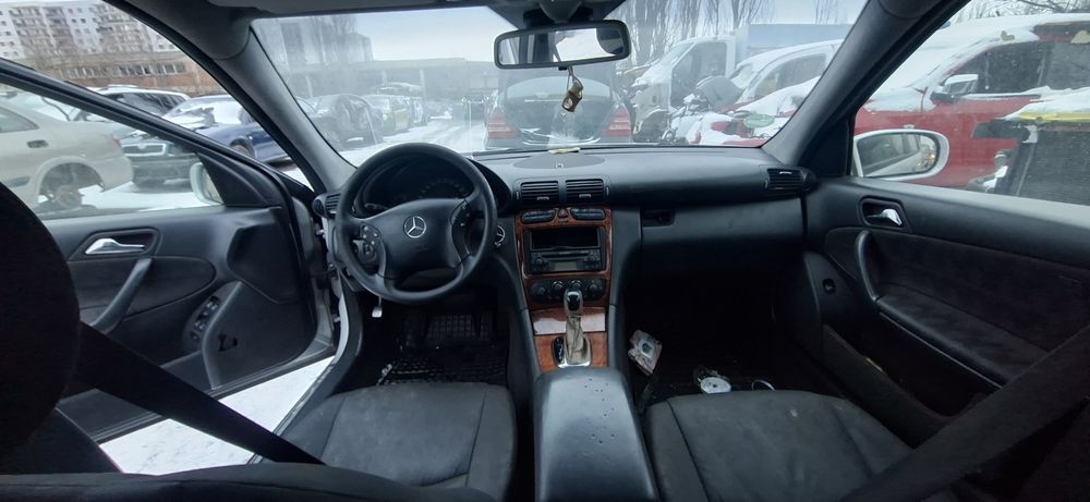 Dezmembrez Mercedes Benz w203 2.2 D 2003 611 962