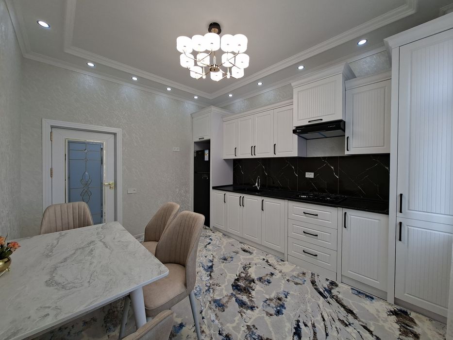 7-poliklinika ro'parasida yo'l ustida