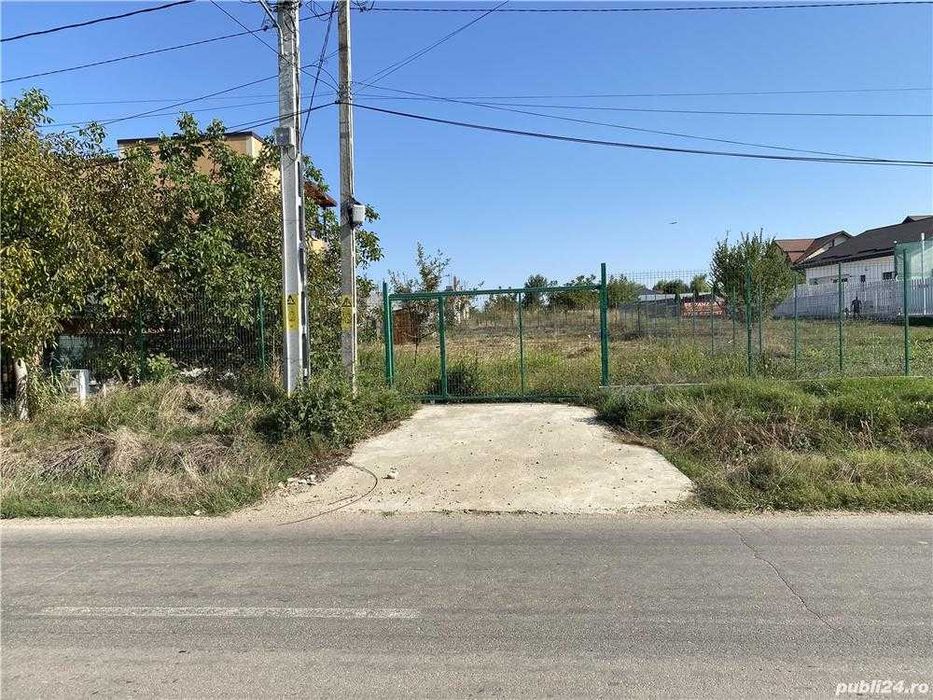 Teren imprejmuit bransat la curent si apa