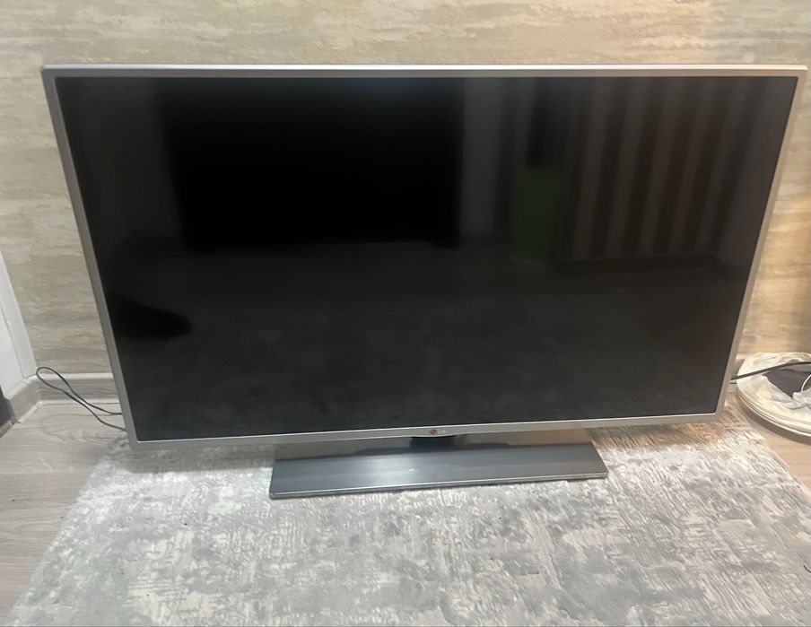 TV LG 100 cm diagonala- smart