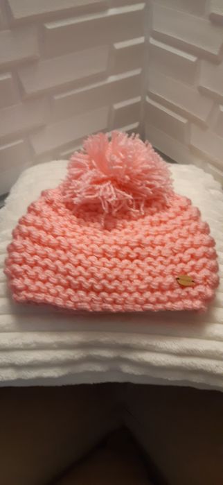 Ръчно изплетена шапка