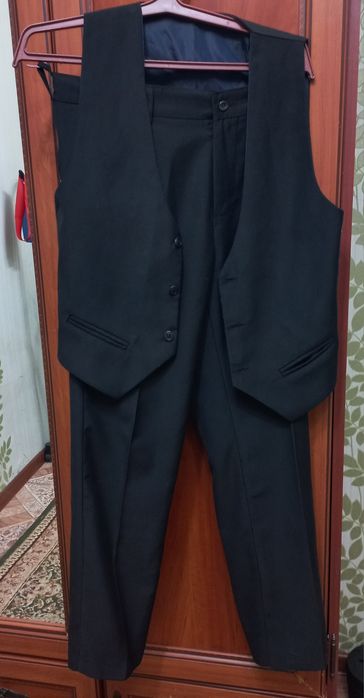 Продам школьные брюки и жилетку