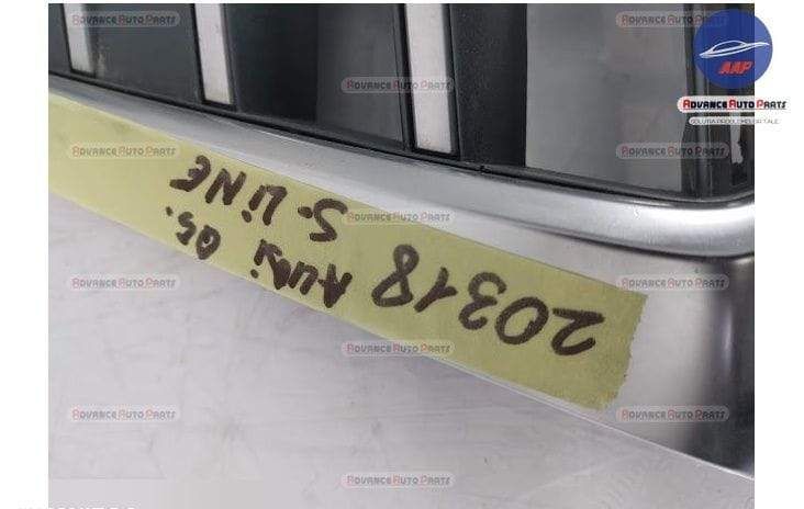 Ауди СКю5 / Audi SQ5 Оригинална централна решетка предна броня със сен