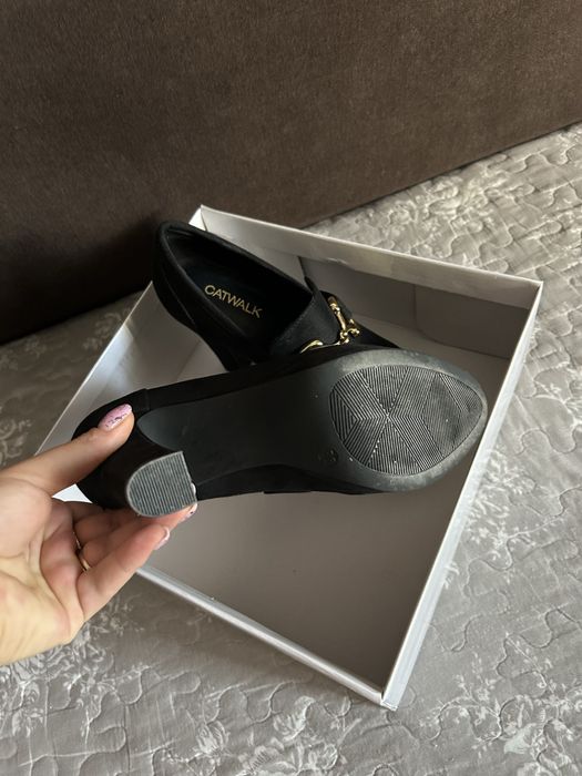 Pantofi catwalk purtați o singura data