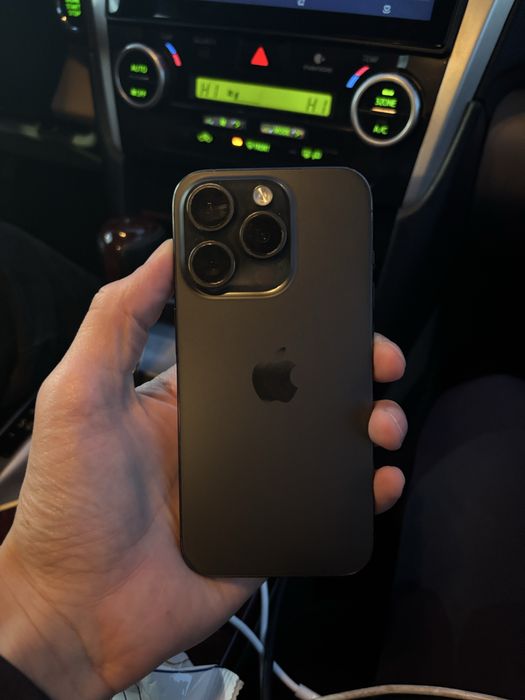 Продам iphone 15 pro все работает без ремонта