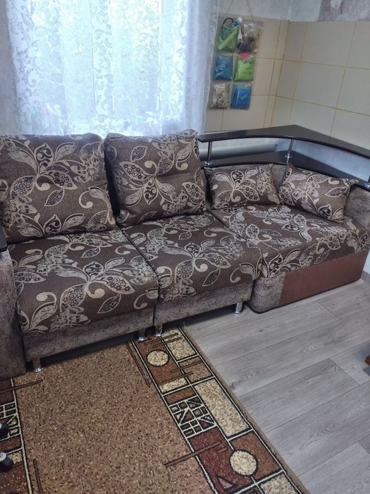 Два Кресла и Уголок.