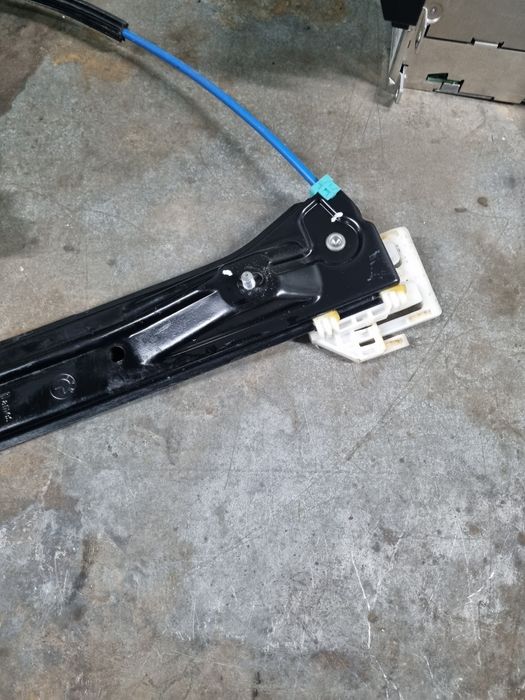 Стъклоподемник стъклоповдигач бмв bmw f30 f31 ф30 ф31 320 330д 335