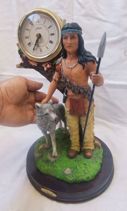 Figurină decorativă Indian cu ceas cu quartz, din rașină acrilică