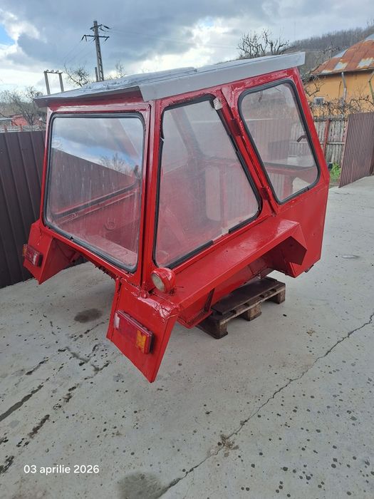 Cabină tractor.   .