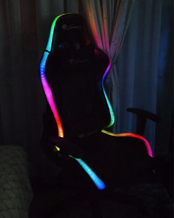 Scaun Gaming GENESIS Trit 600 / Lumini RGB / Negru / Preț fix !