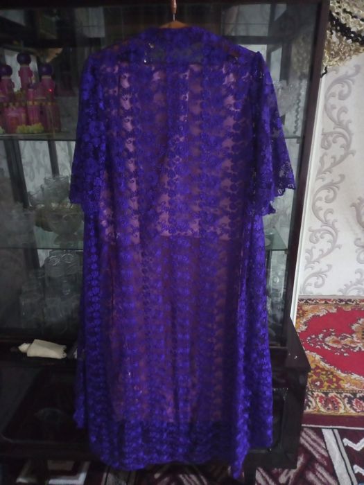 Женские вещи продаются.