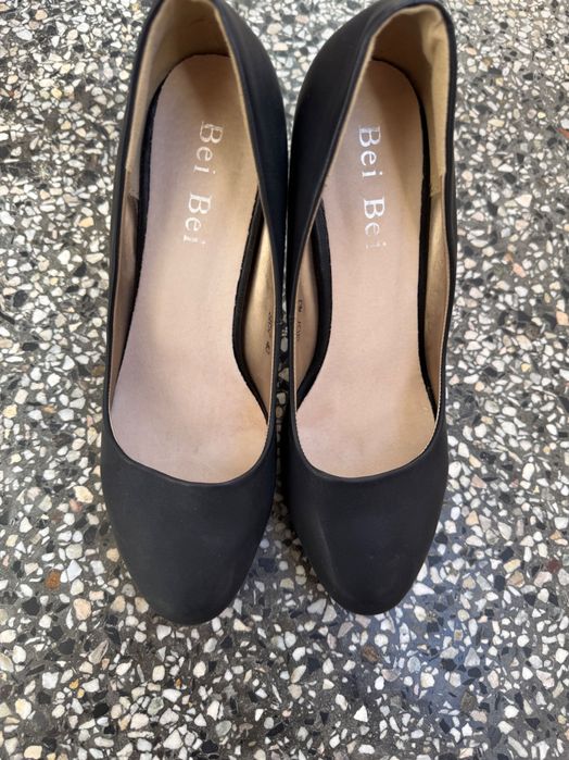 Дамски обувки на висок ток