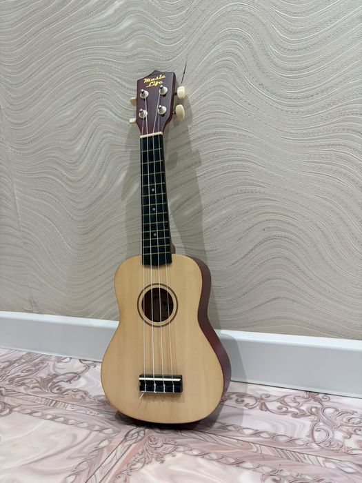 Продам укулеле сопрано Music Life в отличном состоянии