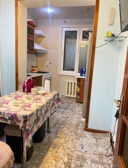 Массив феруза да 2/1/4 квартира сотилади