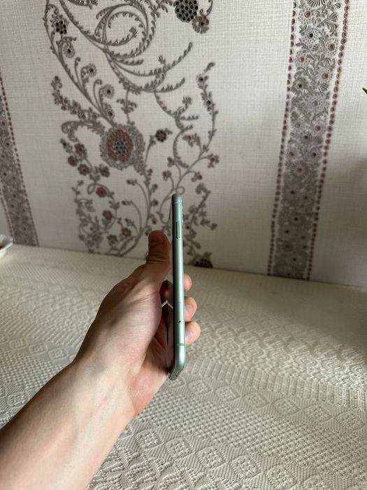 Продам Iphone 11 айфон