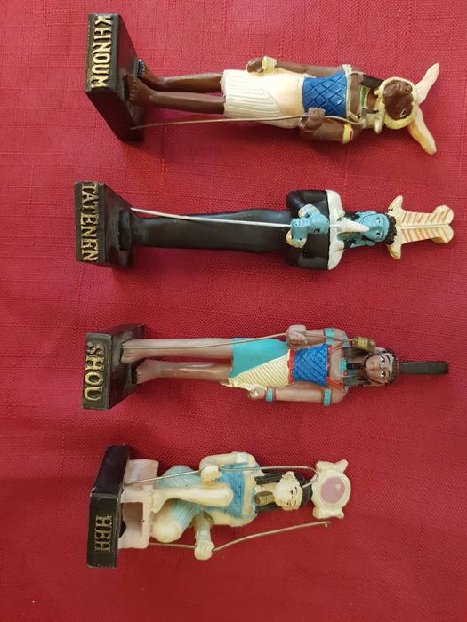 Стари египетски фигури ръчно рисувани