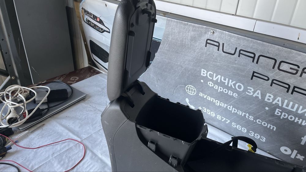 Средна конзола с жабка Hyundai i30 2017