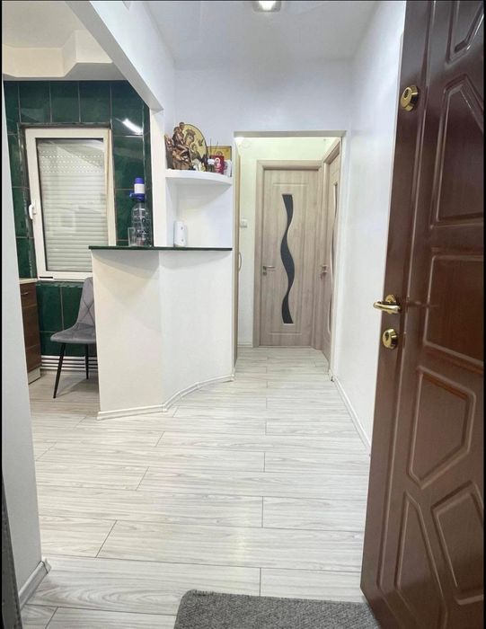 Vând apartament decomandat
