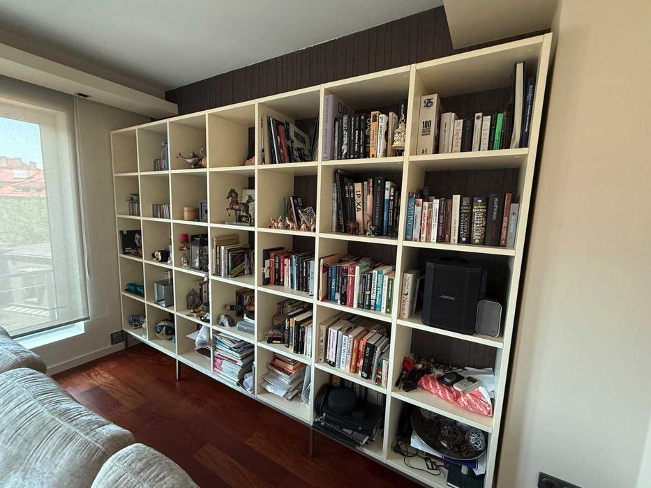 Секция за стена, състояща се от 35 отделни клетки