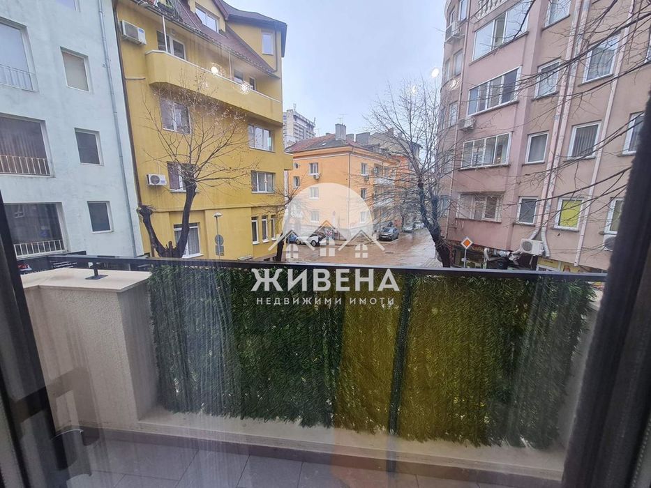 Отдава под наем 3-стаен апартамент, до Общината и Севастопол
