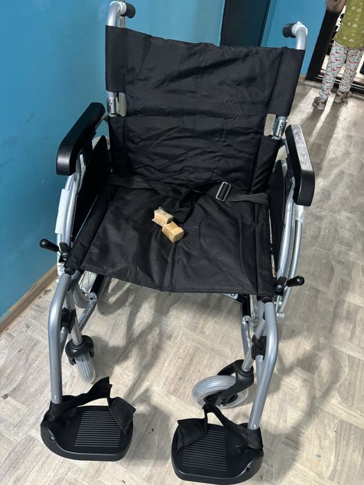 СРООЧНООО продоётся инвалидная коляска