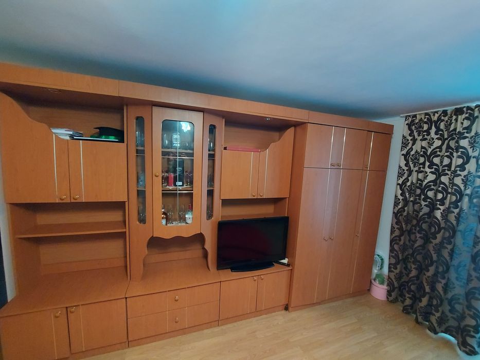 Vind set mobilier de sufragerie in stare bună