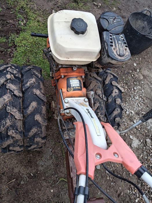 Vând  motocultor  cu remorca