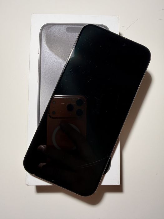 iPhone 15 Pro Max – Black Titanium | cutie completa