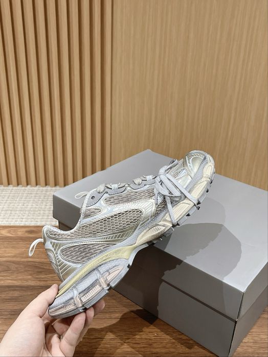 Balenciaga 3XL Beige