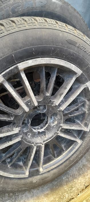 Jante aliaj echipate cu cauciucuri de iarna